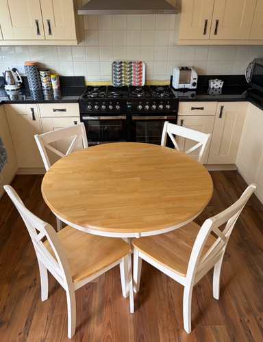 Kitchen pedestal table - kitchen, round