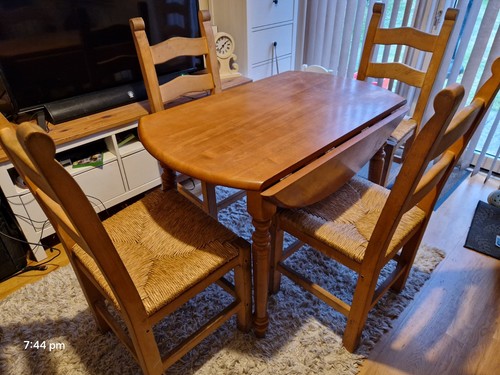 Round wooden table with 4 - wooden,